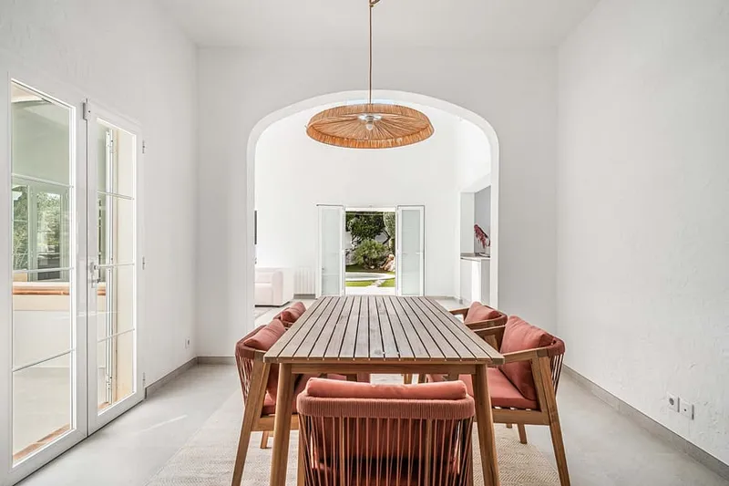 Mediterranean family villa in a sought-after residential area — photo 10