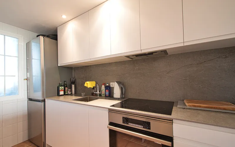 Garden apartment in a popular residential complex with a large pool, within walking distance of the ... — photo 10