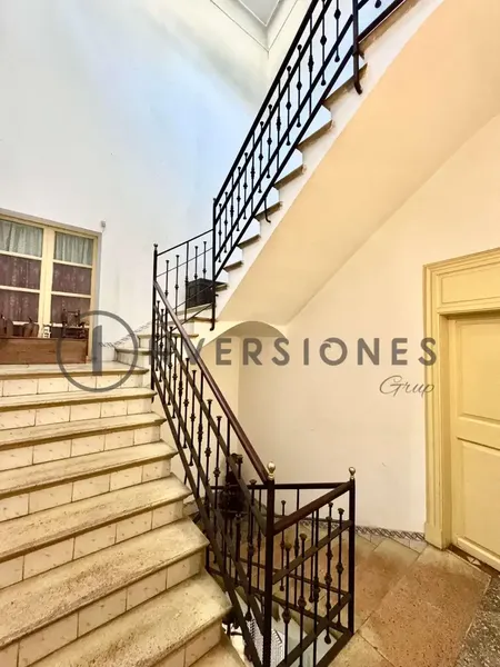 Inversiones Grup Real Estate Boutique presents this majestic 19th-century Mallorcan house, with 813 m2 built, it is much more than a — photo 4