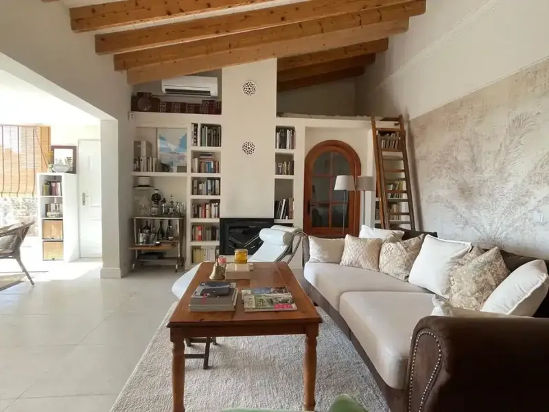 Situada en Génova, una de las zonas residenciales más cotizadas de Mallorca, Casablanca combina el carácter de la arquitectura tradicional d — photo 1