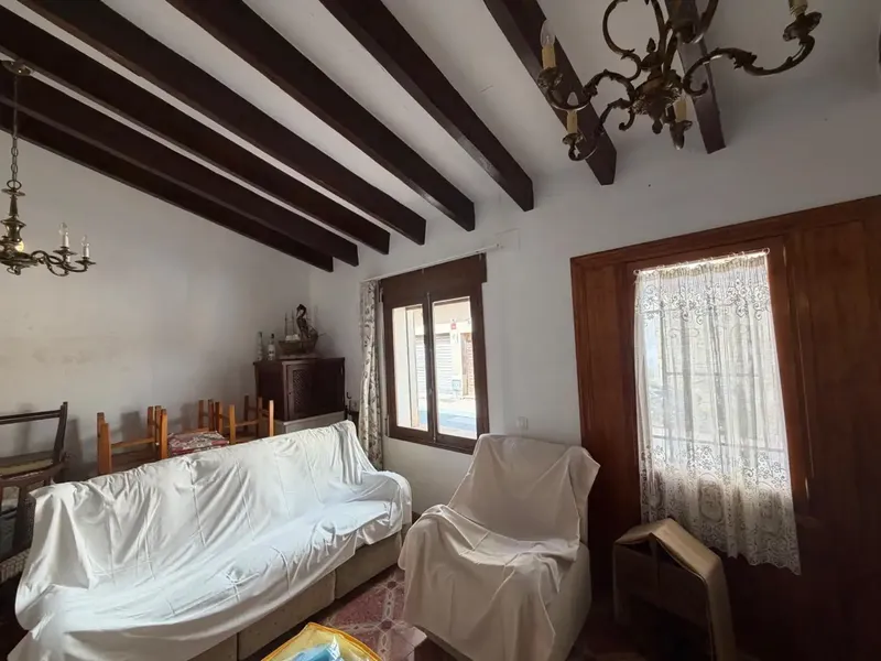 Beautiful house to renovate with great potential and approximately 103 m2 of living space that could be extended by about 187 m2 to reach — photo 8