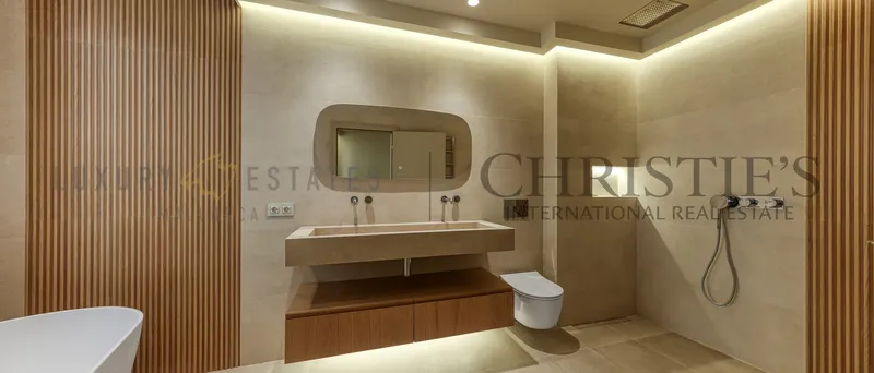 Large renovated apartment in Palma with communal roof terrace with sea views — photo 6