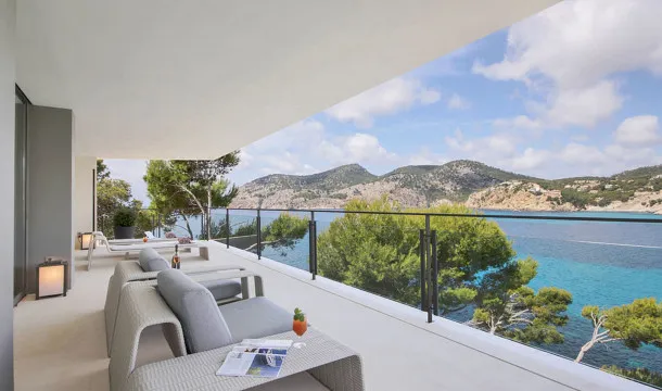 Seafront villa with private sea access in Camp de Mar — photo 4