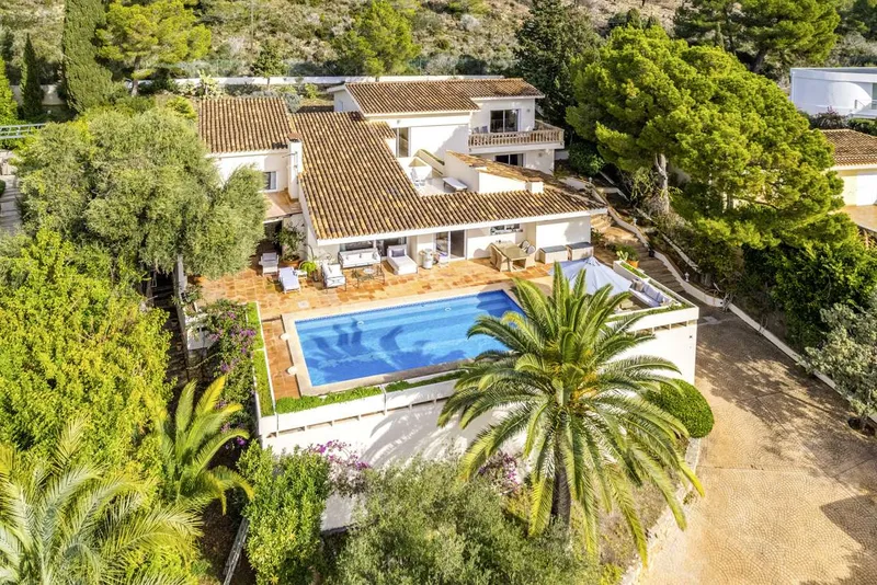 Exclusive villa with pool, guest apartment, wellness area and spectacular sea views — photo 3