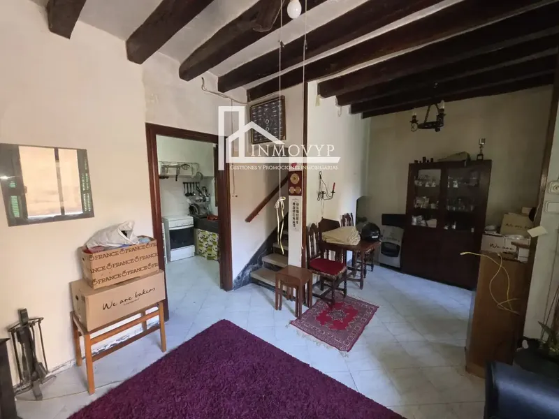 INMOVYP VIPHOME presents this fantastic village house in the heart of Mancor de la Vall. Just a few meters from the Church, we find — photo 1