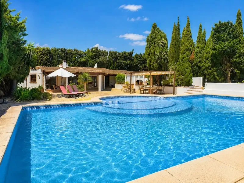 With ETV license! A place of absolute well-being is this charming 372 m2 finca in Puerto Pollensa on a plot of approx. 7,600 m2 with — photo 1