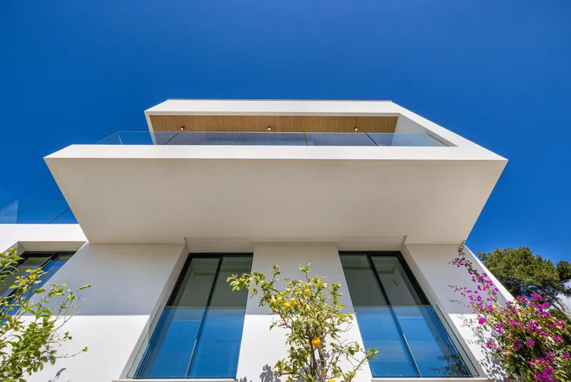 Impressive designer villa in Old Bendinat with partial sea views, very close to the beach — photo 11