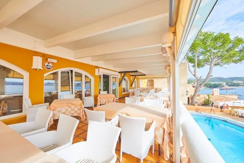 Historic restaurant on the first line of the sea with terrace and pool — photo 5