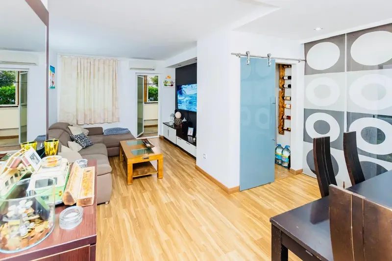 Discover this wonderful ground floor located in the quiet area of Son Ferrer (Calvià). With a built area of 83 m2 and fully — photo 2