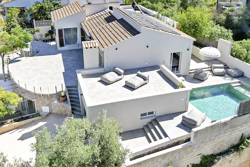 With rental license on the coast: Modern single-family house with guest apartment and pool near the harbor — photo 1
