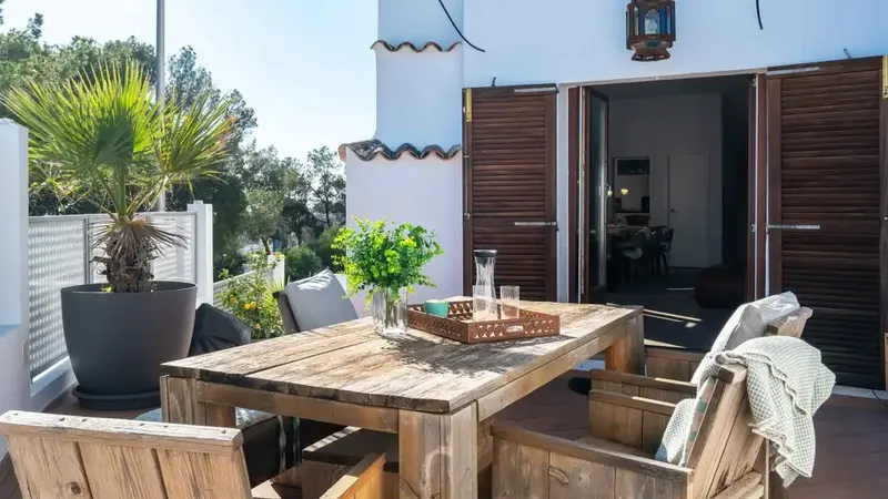This wonderful house for sale is located in the upper part of San Agustín with panoramic views to the sea from the fantastic rooftop — photo 4