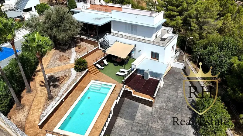 Discover this spectacular house or chalet in the exclusive area of Gènova, perfect for those seeking comfort, space, and a quiet environment — photo 6
