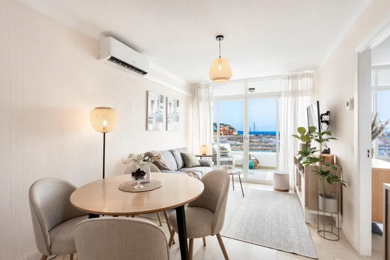 Sea-view apartment near Port Adriano with terrace and direct beach access — photo 4