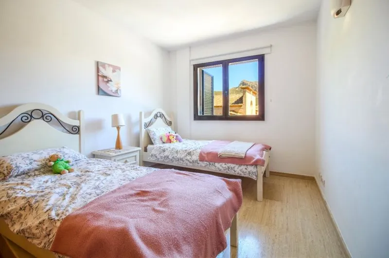 Sold by our company Great size 4 bedroom apartment with lift and swimming pool on the main square of Puerto Pollensa — photo 4