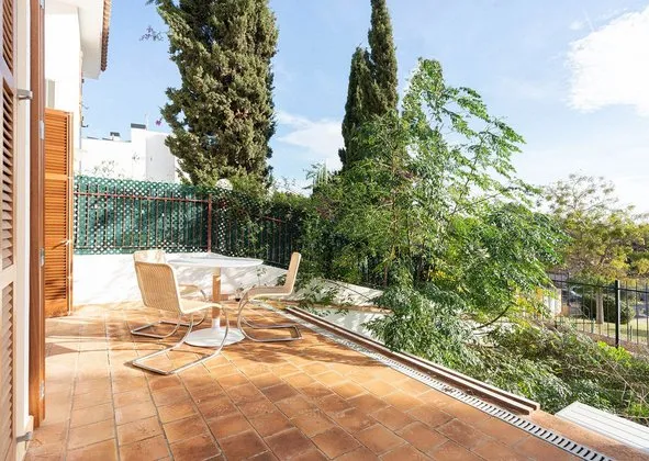 Semi-detached house in Calle de la Falguera, Son Dureta, Palma de Mallorca — photo 1