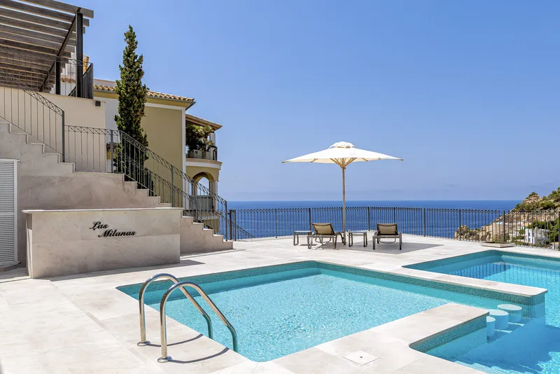 Luxurious sea-view apartment with private garden in Port Andratx 1 — photo 1
