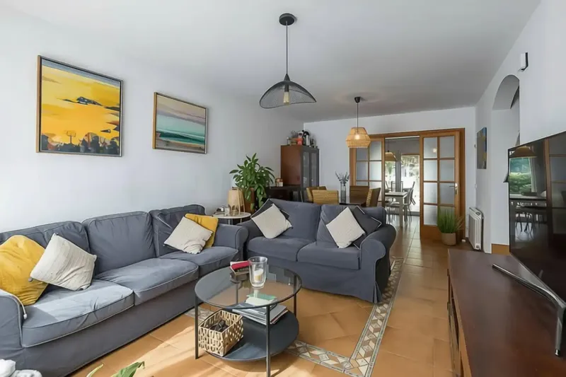 We present this magnificent townhouse located in the quiet and sought-after neighborhood of Secar de la Real, an ideal location for those who — photo 4