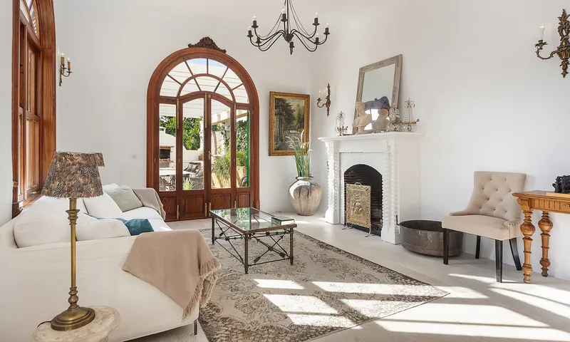 Seasonal rental: Renovated house with sea views for rent in Cala Major — photo 4