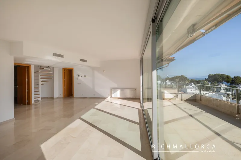 Rare Penthouse with Private Rooftop & Sea Views — photo 2