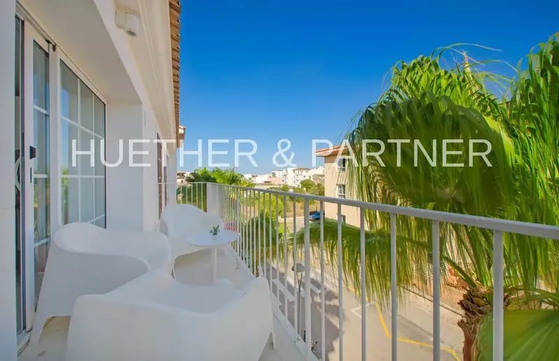 This modern and bright penthouse is located in one of the most coveted and exclusive residential complexes in Porto Cristo. Even the facade — photo 8
