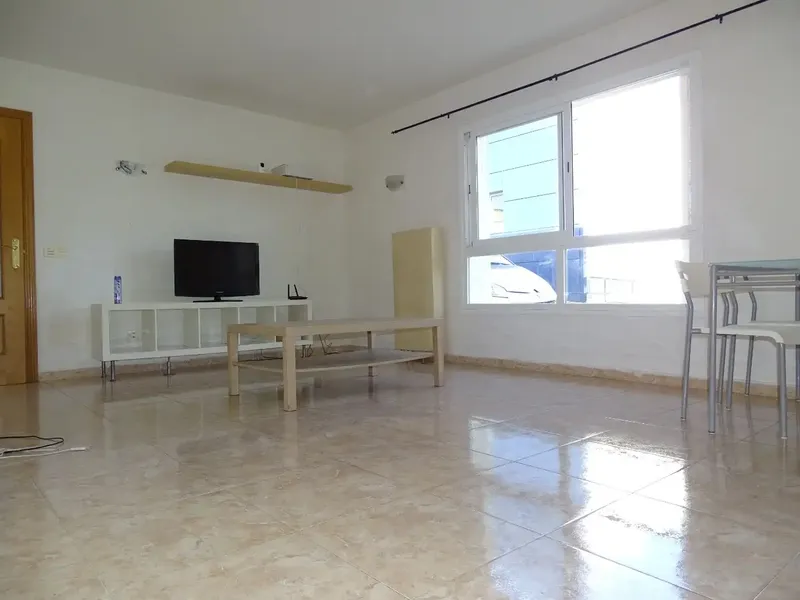 Almost new apartment ready to move into with 3 bedrooms, air conditioning, living-dining room, kitchen, bathroom, and ample parking space — photo 1