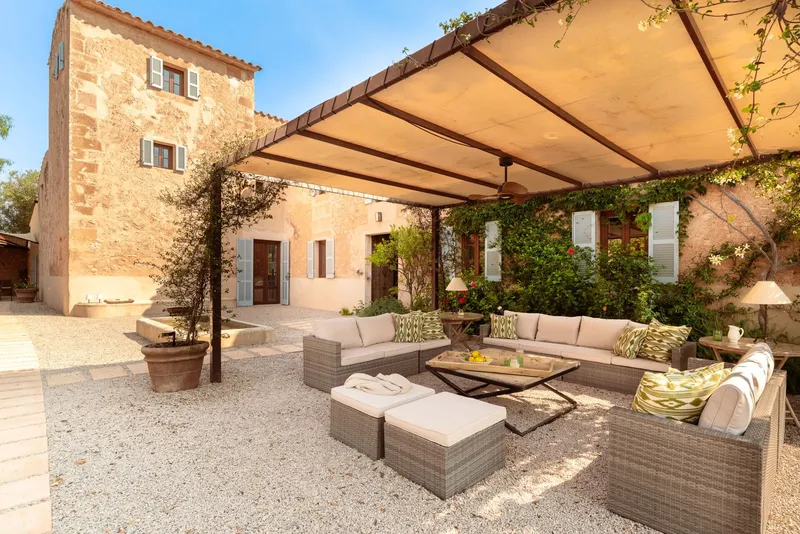 Historic possession near Es Trenc with extensive land ownership — photo 4