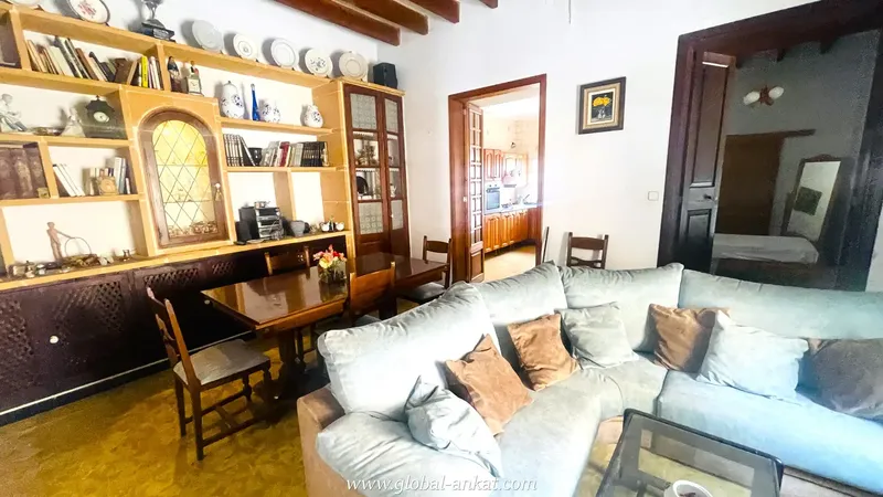Do you dream of a property full of charm in the heart of Mallorca? This corner house in Felanitx, with 197m2 of land and 194m2 built — photo 6