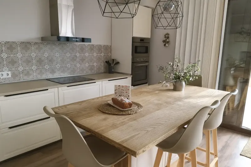 For sale is an exceptional property complex consisting of two contiguous semi-detached houses, each with its own independent entrance — photo 8