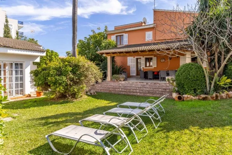Independent chalet with large garden and separate barbecue house in the residential part of Can Picafort — photo 2