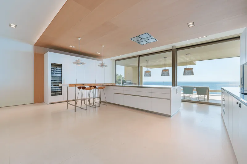 Beachfront villa in Port Adriano — photo 9