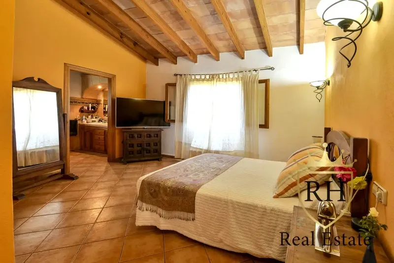 Discover this charming rustic house located in the quiet area of Arta. — photo 4