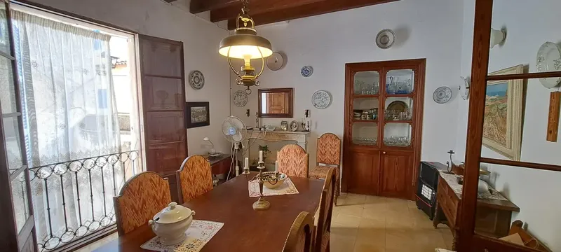 Beautiful and spacious village house in Arta, in need of renovation, privileged and central area, plot 133 m2. The house has 330 — photo 3