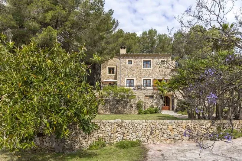 Extraordinary rustic estate with garden, pool, guest house and holiday rental permit in Alaró — photo 2