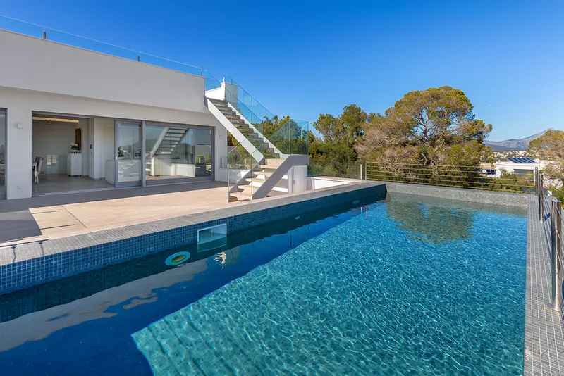 Villa in Santa Ponsa - Modern property with two pools — photo 2
