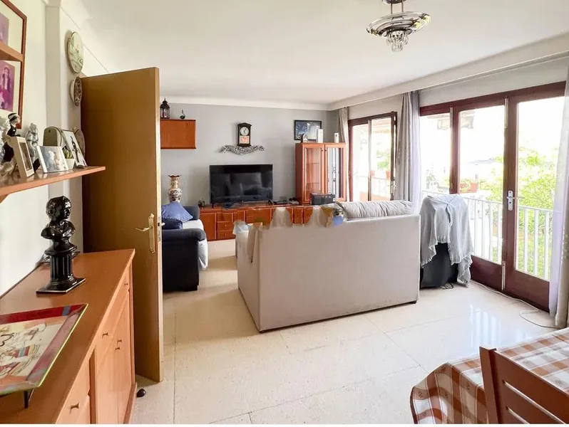 SOLD Spacious Apartment with Partial Sea Views and Exceptional Potential Steps From Pine Walk, Puerto Pollensa — photo 4