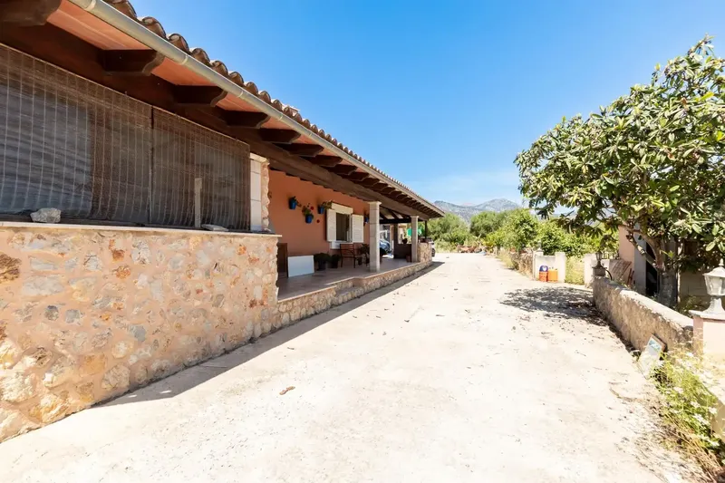 In an environment of absolute tranquility, on the outskirts of the charming village of Moscari, lies this magnificent rustic estate that combines — photo 8