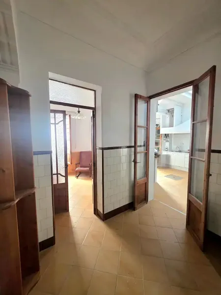 Ground floor apartment for sale (not a loft) in the sought-after area of Arxiduc. — photo 2