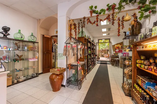 Centrally located manor house with courtyard and garage in Sóller — photo 4