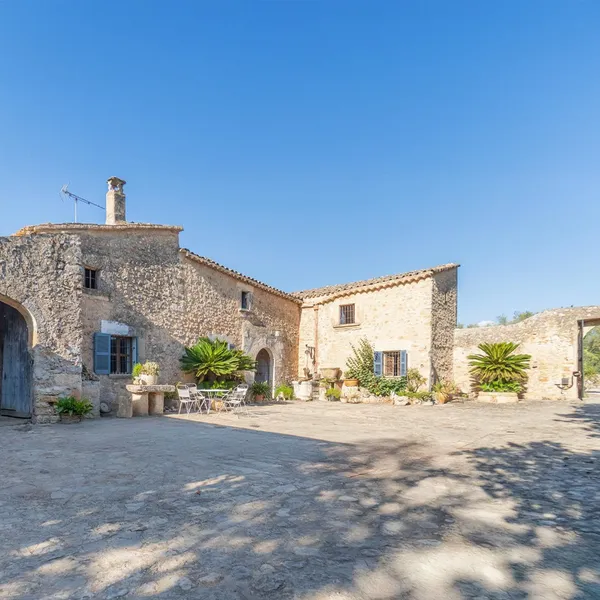Finca with large plot in Sencelles — photo 1