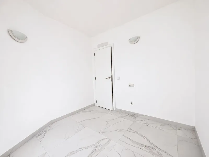 New apartment, never lived in — photo 10