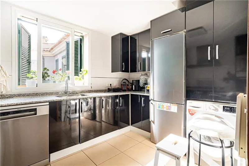Approx. 141-square-meter apartment with a sun terrace — photo 3