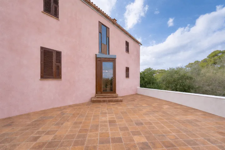 Unfinished country house with 20,900 m² plot near Ses Salines — photo 1