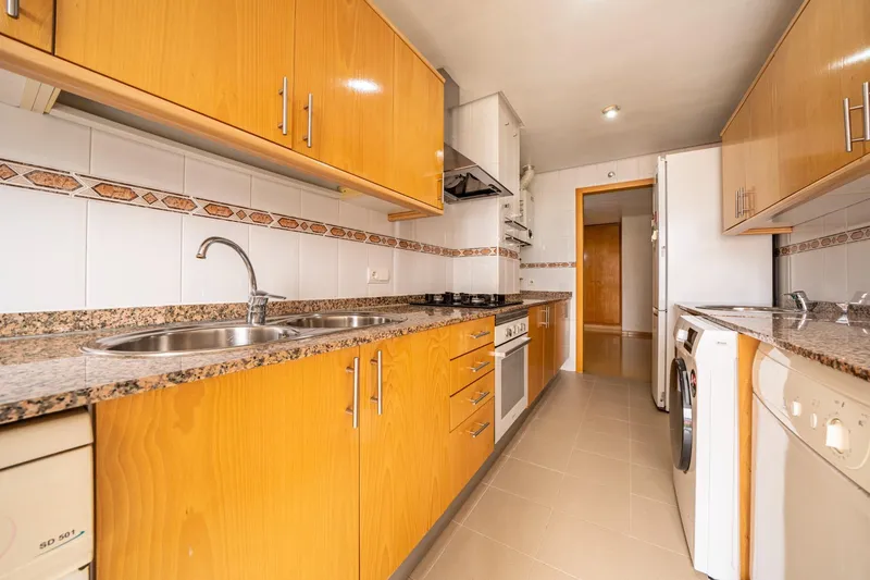 Four-bedroom flat with balcony and communal pool in Son Fuster Nou, Palma — photo 11