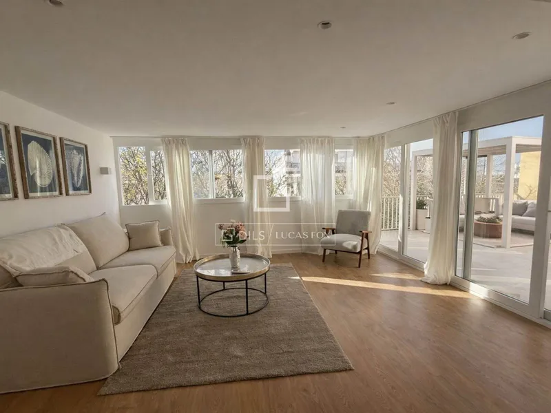 95m² apartment with 150m² terrace for sale in Palma de Mallorca — photo 2