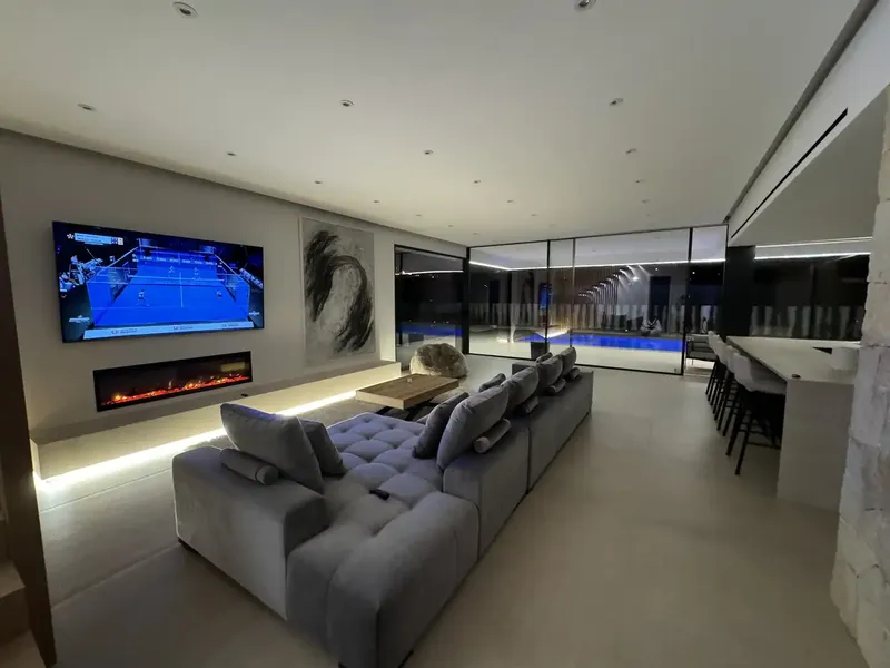 *VILLA CONTEMPORÁNEA DE ALTA GAMA CON PISCINA INFINITY Y PISTA DE PÁDEL PRIVADA* — photo 4