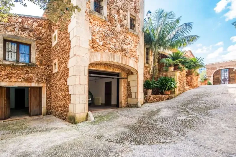 This property is located in the quiet coastal settlement of Costa de los Pinos, just steps from the sea. The representative door — photo 10