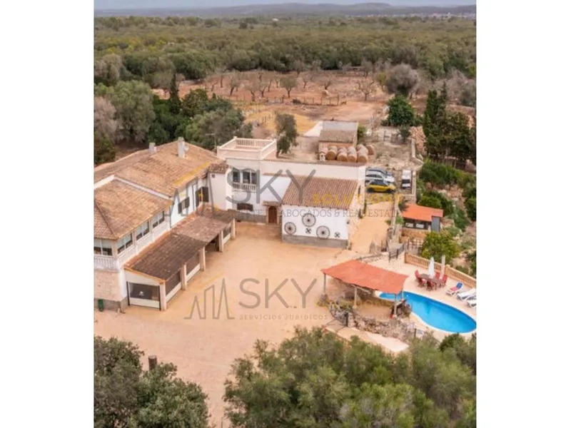 Rural or Farmhouse in Lloret de Vistalegre, Province of Balearic Islands — photo 1