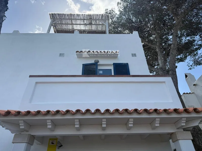 Unique Building — photo 3