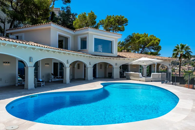 Modern Mediterranean villa with panoramic views of the sea, the harbor and the mountains — photo 1