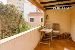 Charming and bright apartment with a covered terrace — photo 1